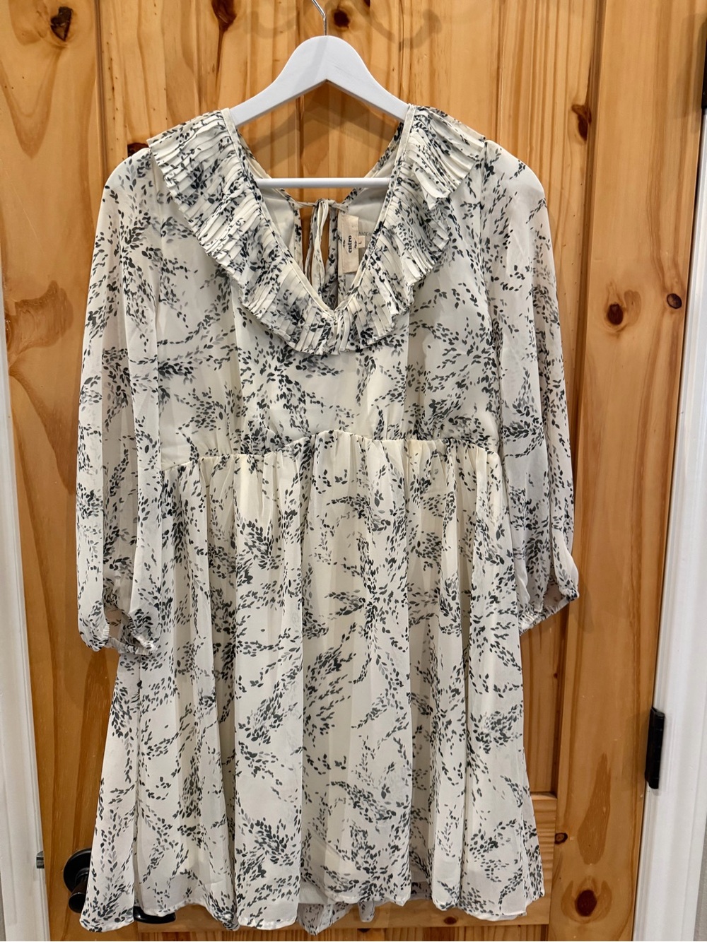 entro Cream and Black Ruffle V-Neck Tunic Dress